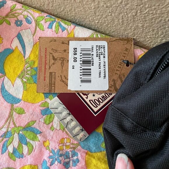 Mitchell & Ness Hardwood Classics Portland Trail Blazers Fanny Pack NWT - Picture 10 of 15